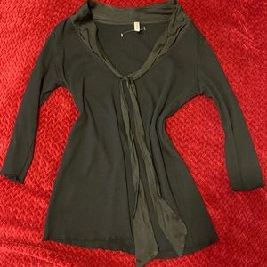 Basic threads v neck black basic shirt